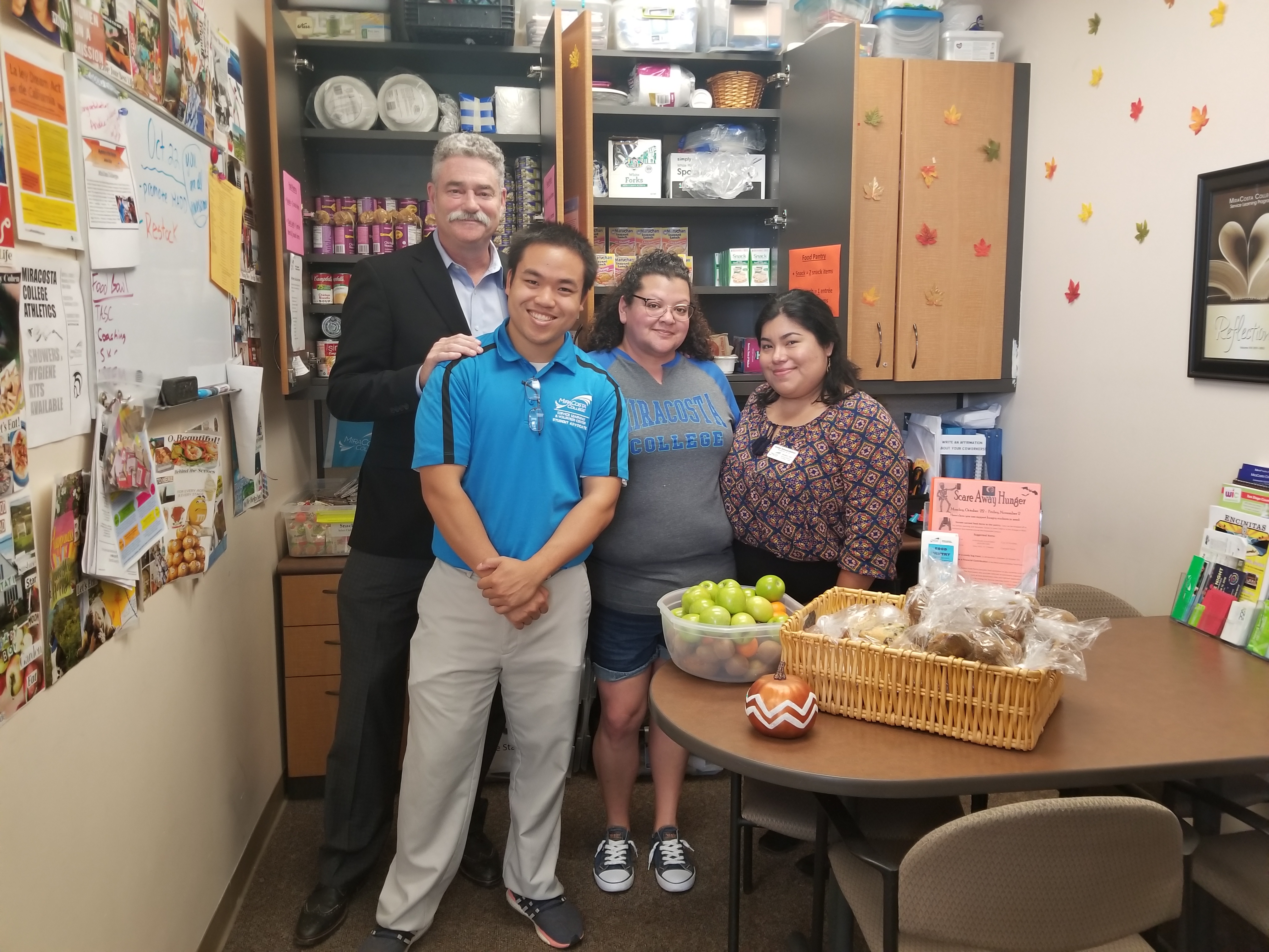 Food Bank Ceo Jim Floros Visits Miracosta College S Food Pantry